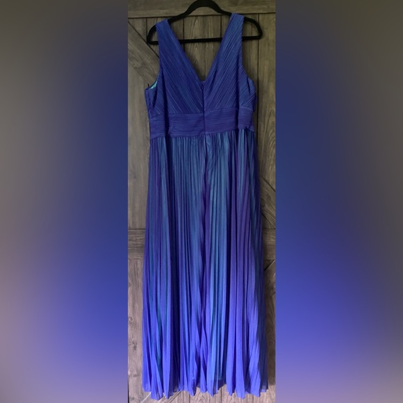Blue and Aqua Laura Plus iridescent gown with jewel detail, NWOT, sz 18W - Picture 7 of 12